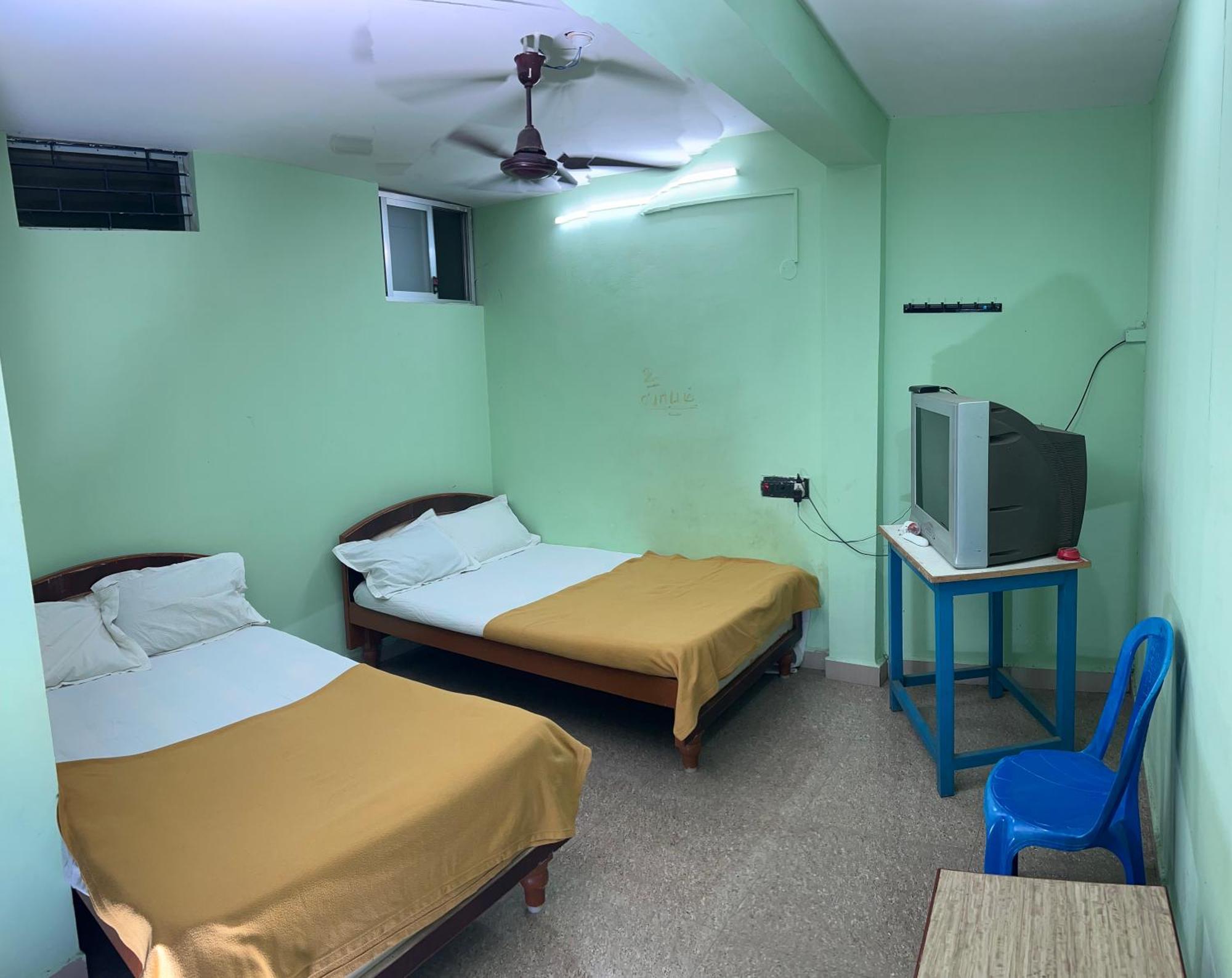 Hotel Chola Lodge Arantangi Bagian luar foto