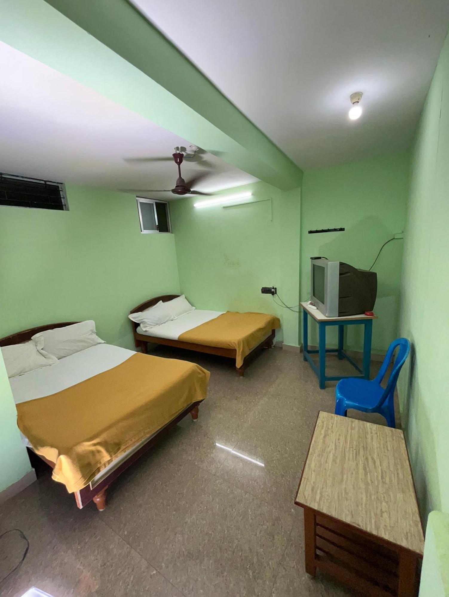 Hotel Chola Lodge Arantangi Bagian luar foto