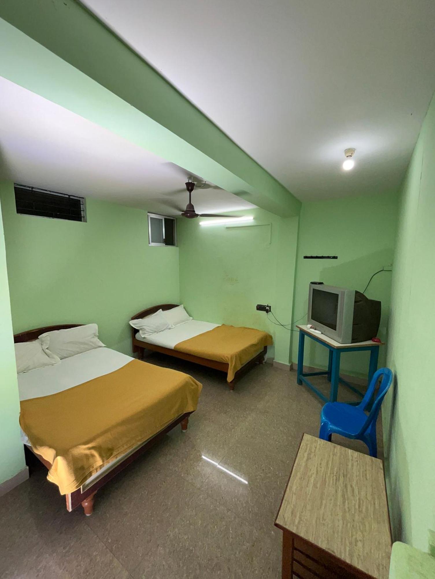 Hotel Chola Lodge Arantangi Bagian luar foto
