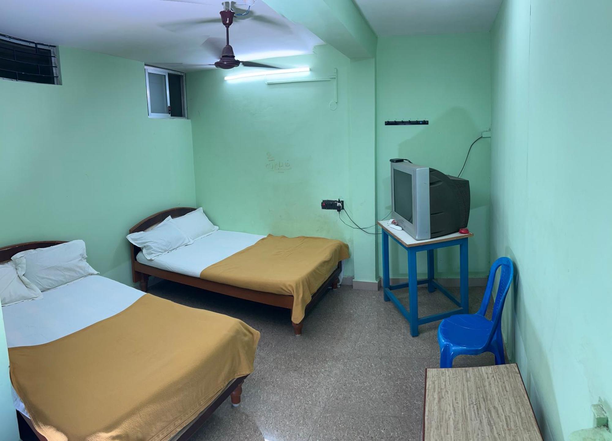 Hotel Chola Lodge Arantangi Bagian luar foto