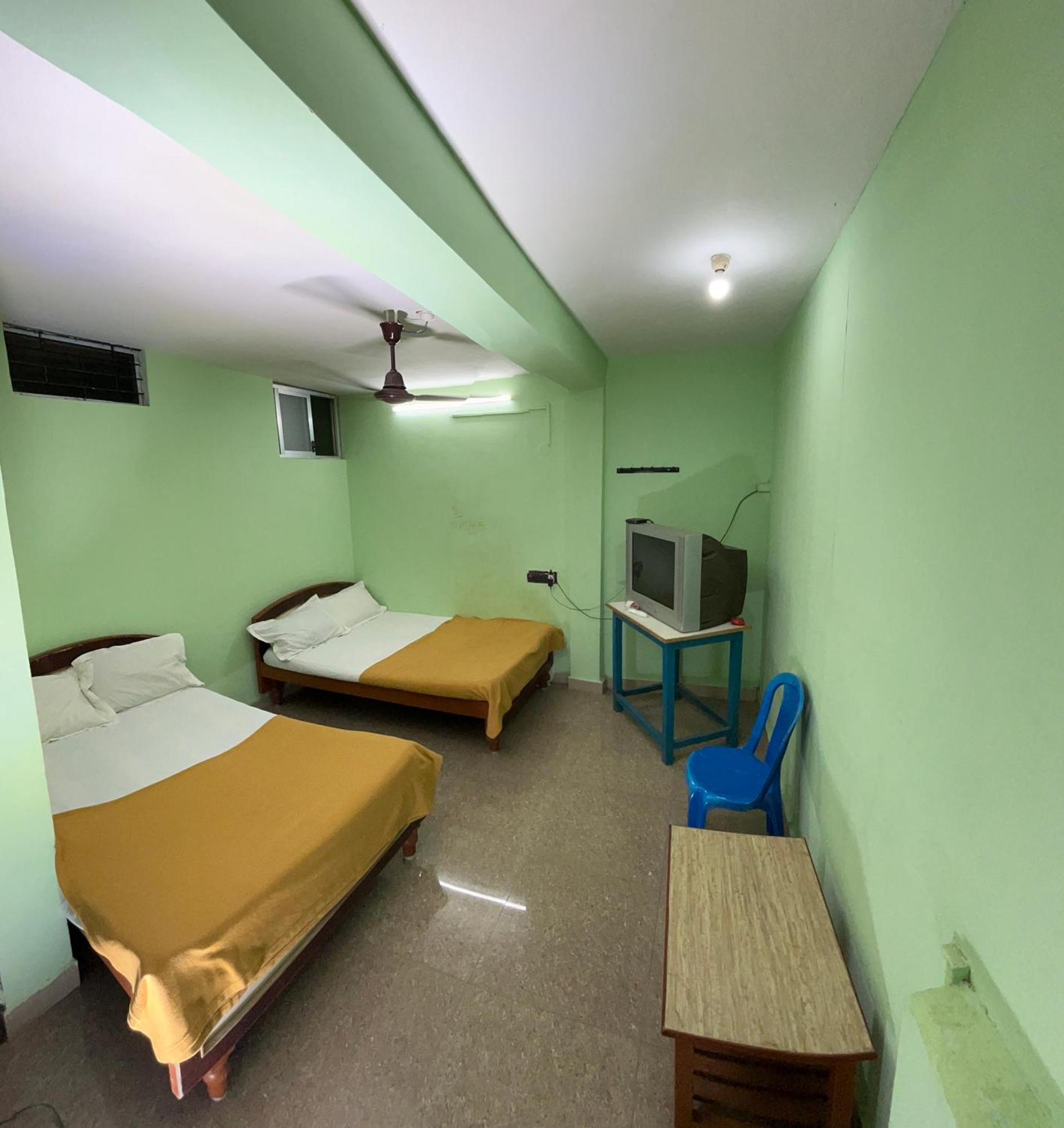 Hotel Chola Lodge Arantangi Bagian luar foto