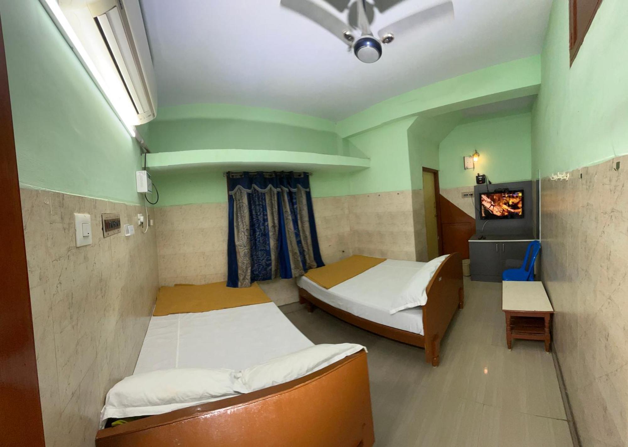 Hotel Chola Lodge Arantangi Bagian luar foto