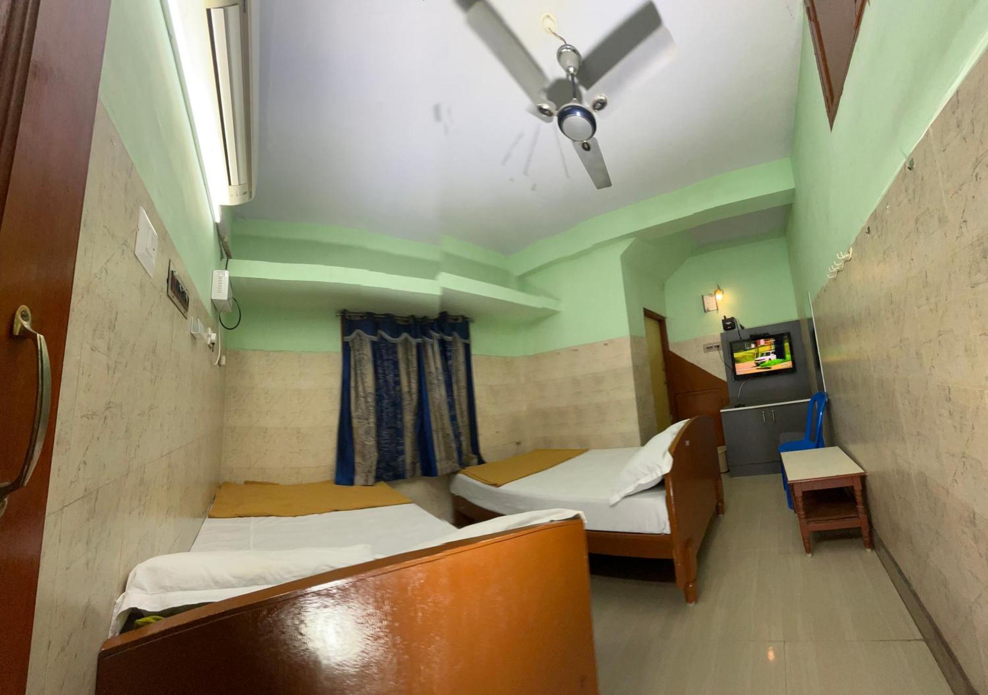 Hotel Chola Lodge Arantangi Bagian luar foto