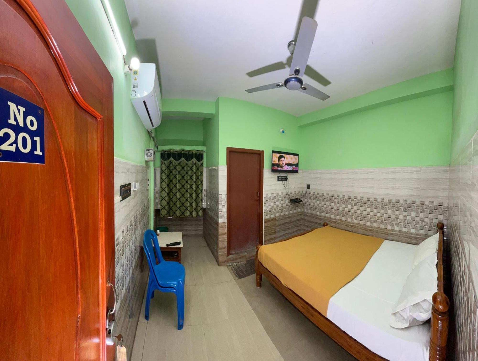 Hotel Chola Lodge Arantangi Bagian luar foto