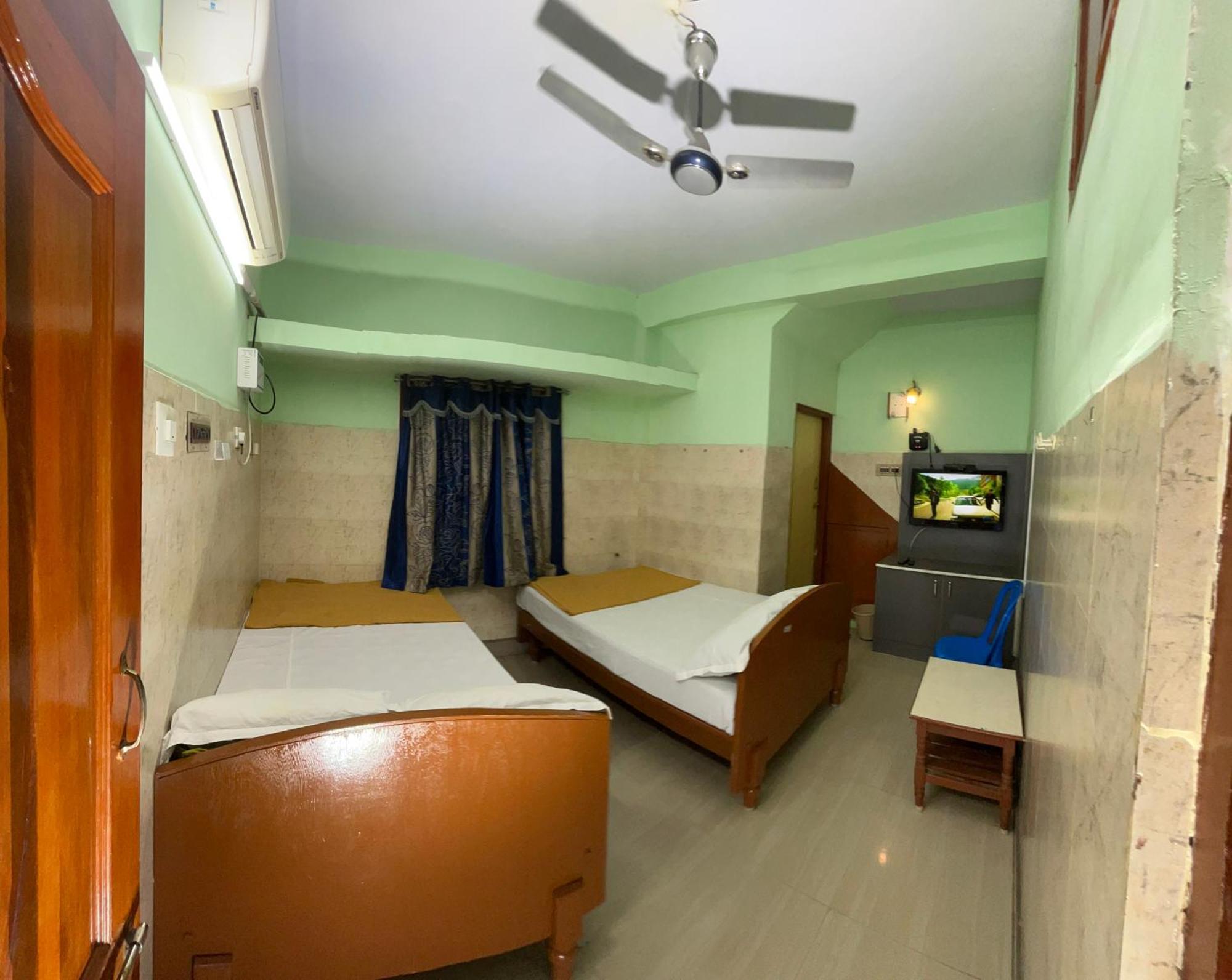 Hotel Chola Lodge Arantangi Bagian luar foto